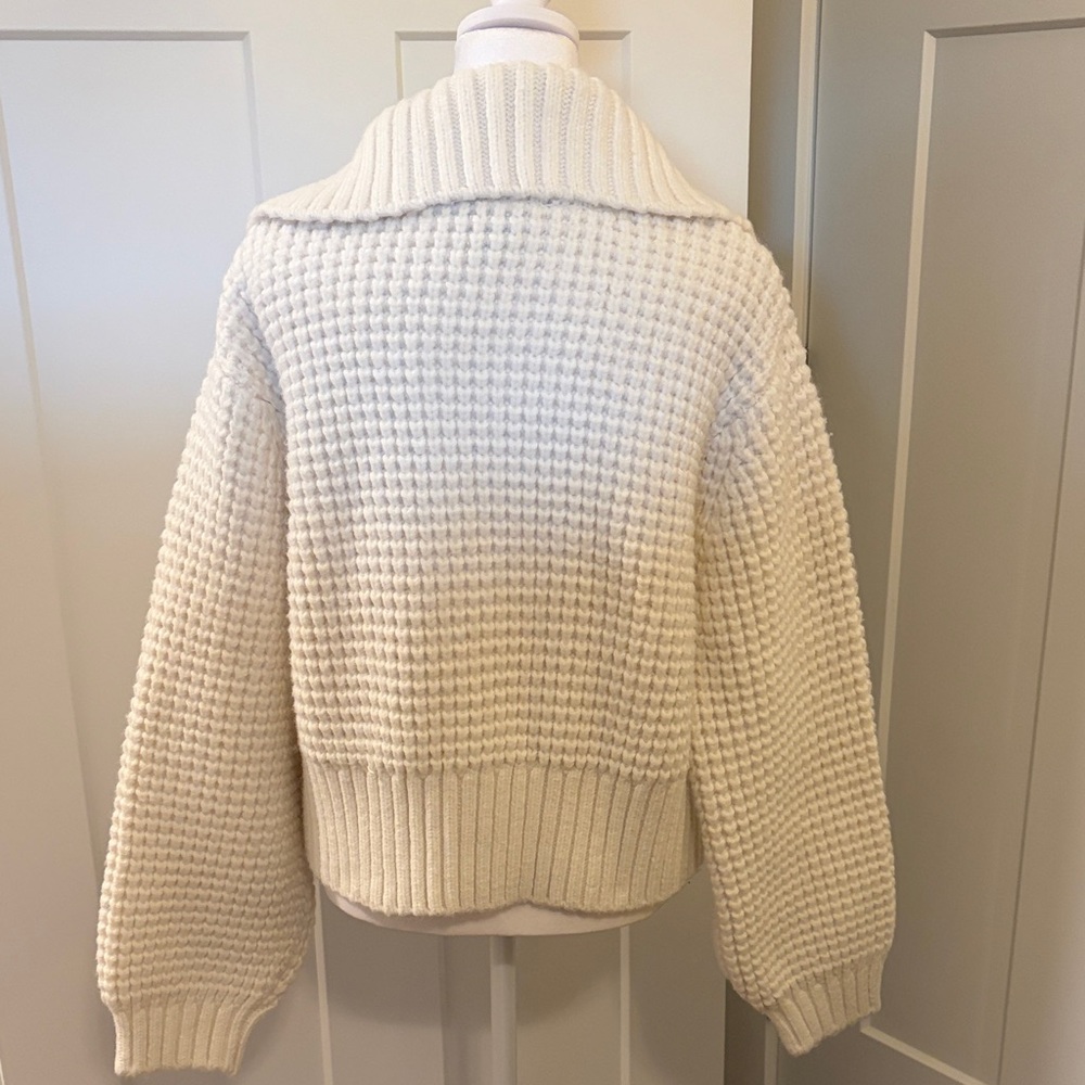 🪵 🔥 Cozy Cream Cable Knit Cardigan 🪵 🔥 - Picture 11 of 13